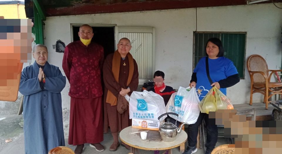 新春送暖 供佛齋天的供品捐贈予花蓮弱勢團體